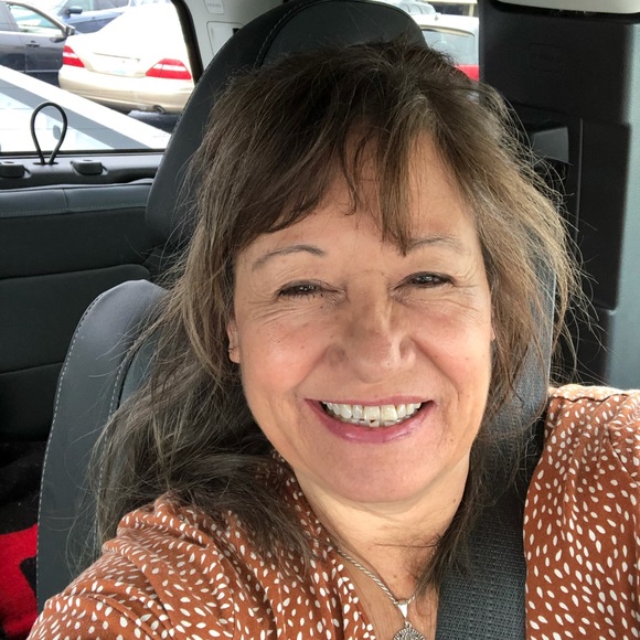 Meet your Posher, Cathie - Picture 2 of 4